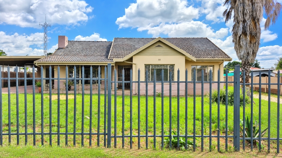 To Let 3 Bedroom Property for Rent in La Hoff North West
